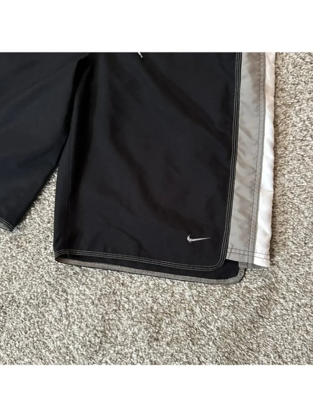 Nike Swim Trunks Board Shorts Men's Large Black Gray White Striped Lined